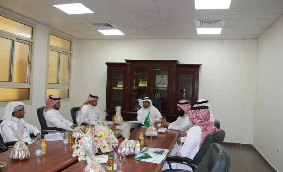 وكيل الجامعة للشؤون التعليمية يطلع على سير العملية التعليمية في كلية العلوم والدراسات الإنسانية بالغاط وكلية إدارة الأعمال - 
