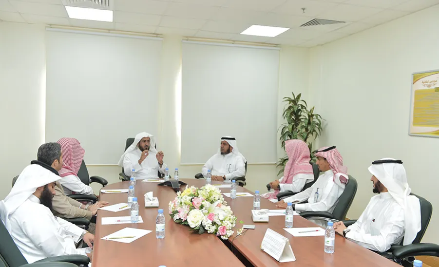وكيل الجامعة يقوم بزيارة تفقدية لكلية العلوم والدراسات الإنسانية بحوطة سدير -  