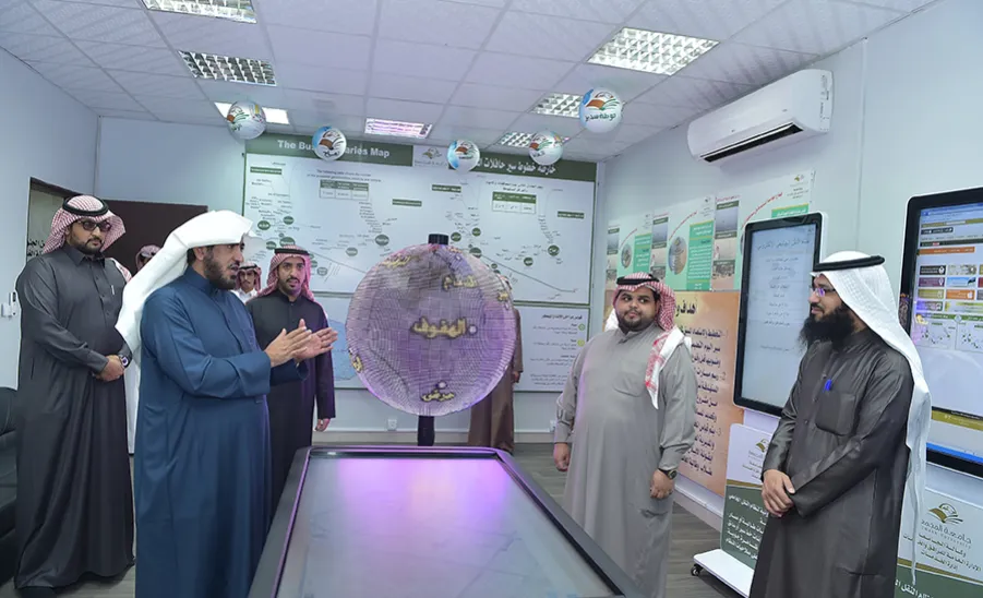 وكيل الجامعة يقوم بزيارة تفقدية لوحدة متابعة التقلبات الجوية - 
