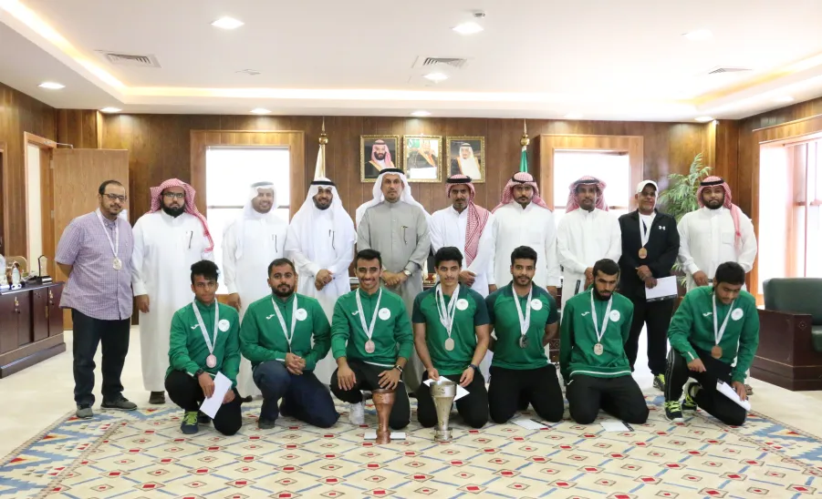 معالي مدير الجامعة يستقبل أبطال الجامعة لكرة الطاولة والتنس - 
