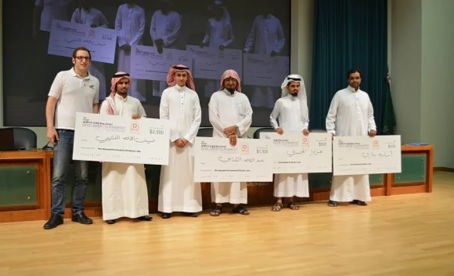 عمادةُ تقنيةِ المعلومات بالجامعة تُحَقِّق المركزَ الأولَ والثالثَ في مسابقة مطوري الويب والهواتف النقالة - 