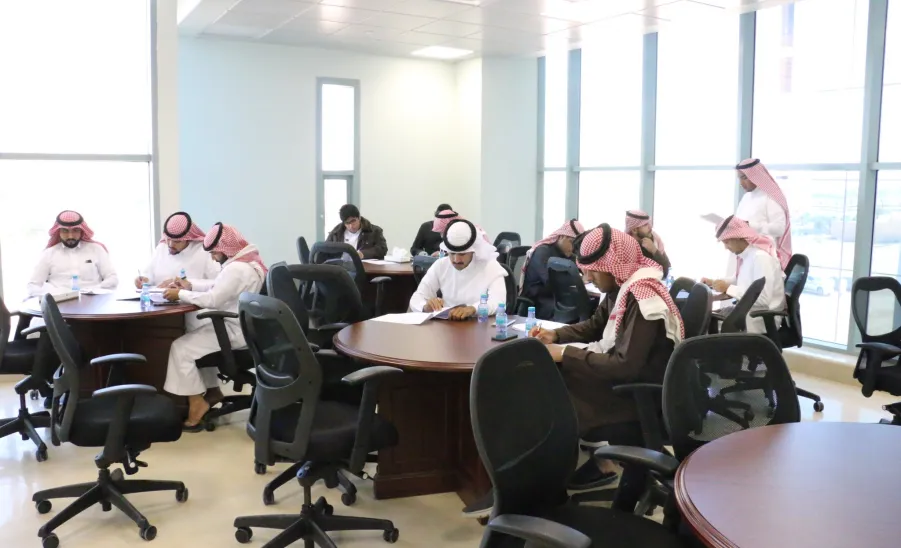 بالتعاون مع المعهد العقاري السعودي : عمادة شؤون الطلاب تقيم عدة دورات في المجال العقاري -  