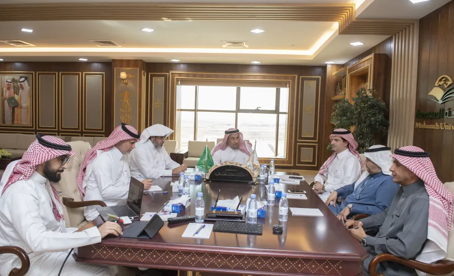 معالي مدير الجامعة يدشن البوابة الإلكترونية لمركز ذكاء الأعمال - 