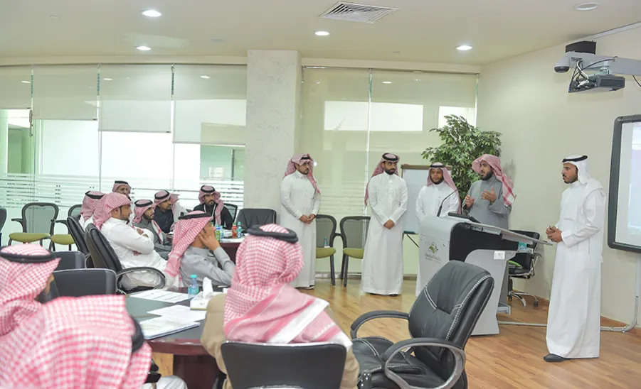 عمادة شؤون أعضاء هيئة التدريس والموظفين تقيم ورشة عمل (إدارة الأداء الوظيفي) - 