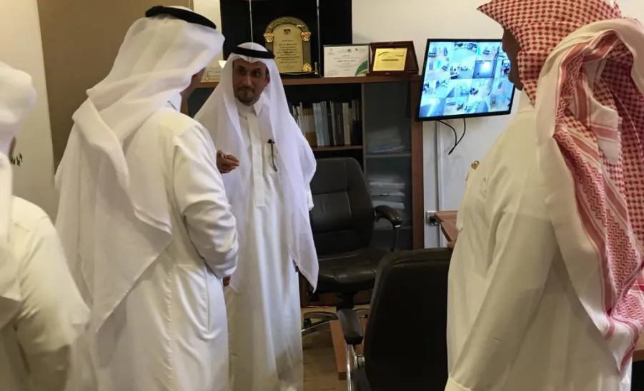 معالي مدير الجامعة يزور معهد الدراسات والخدمات الاستشارية - 