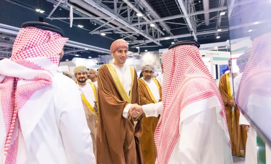 الجامعة تشارك في فعاليات معرض كومكس 2019 بالعاصمة العمانية مسقط - 