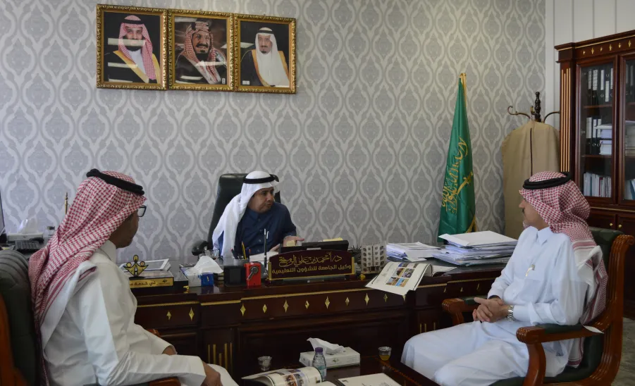وكيل الجامعة للشؤون التعليمية يستقبل مدير إدارة شؤون الجامعات بصندوق التعليم العالي الجامعي - 