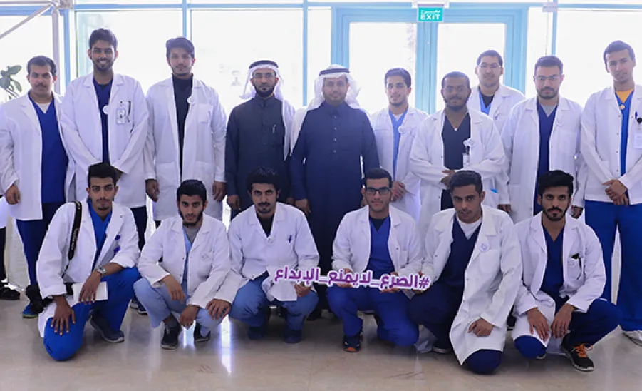 نادي المسؤولية الاجتماعية بالجامعة يقيم حملة الصرع لايمنع الإبداع - 