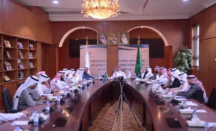 وكيل الجامعة للدراسات العليا والبحث العلمي يلتقي مع عمداء الكليات -  
