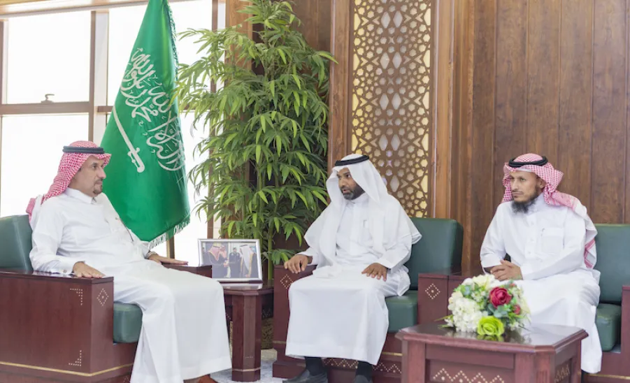 وفدٌ من كلية علوم الحاسب والمعلومات يزور قيادات الجامعة - 