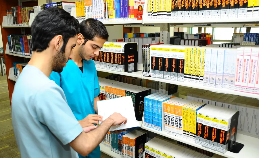 عمادة شؤون المكتبات تقيم برنامج (أسبوع المكتبة) - 