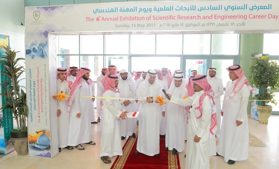 كلية الهندسة تقيم المعرض السنوي السادس للأبحاث العلمية ويوم المهنة الهندسي لكلية الهندسة - 