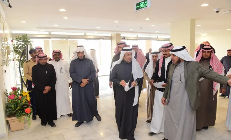 مدير الجامعة يزور المرصد الفلكي وكلية العلوم والدراسات الإنسانية بحوطة سدير - 