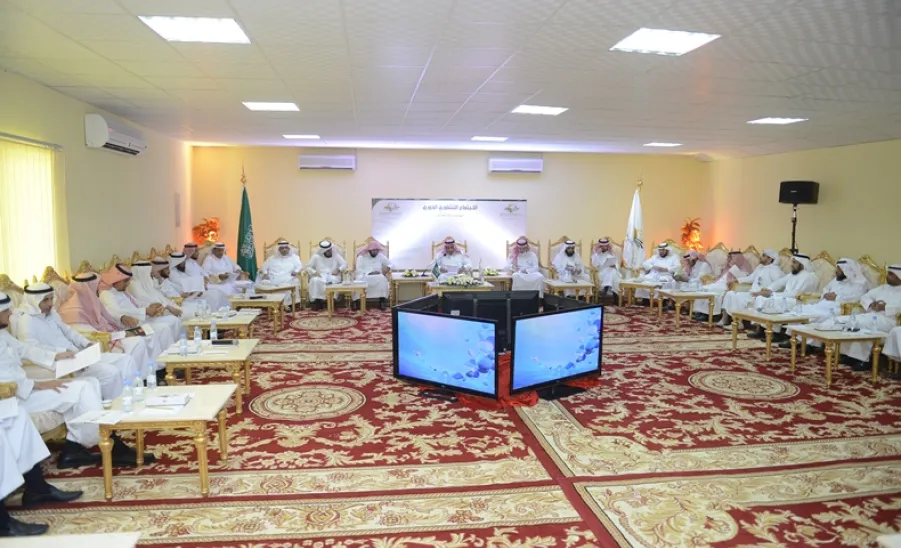 معالي مدير الجامعة يطلع على عدد من التقارير واستعدادات وحدات الجامعة للعام القادم - 