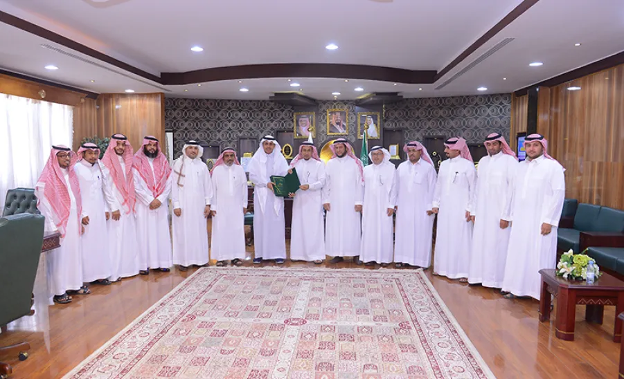 معالي مدير الجامعة يلتقي بأعضاء لجنة إعداد الحساب الختامي - 