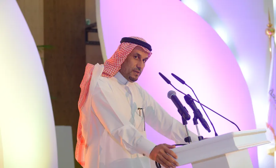 معالي مدير الجامعة متحدثاً عن المشاركة في مؤتمر " ضوابط استخدام شبكات التواصل الاجتماعي في الإسلام " - 