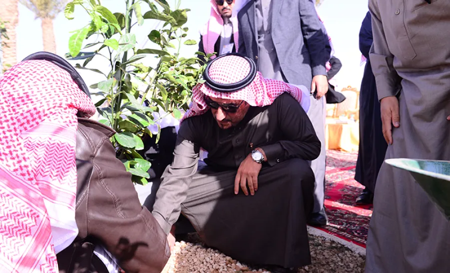 معالي مدير الجامعة يدشن فعاليات أسبوع الشجرة الأربعين - 