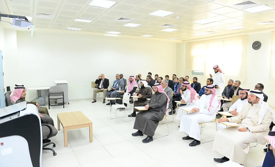 معالي مدير الجامعة يقومُ بزيارةٍ لكلية الطب وكلية العلوم الطبية التطبيقية - 