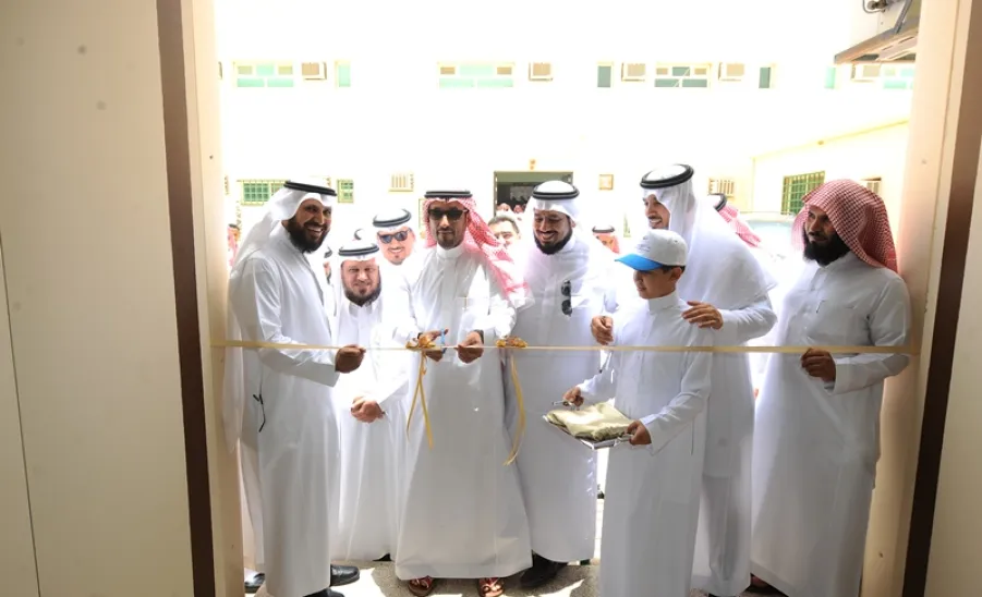 معالي مدير الجامعة يدشن عدد من معامل كلية طب الأسنان بالزلفي - 