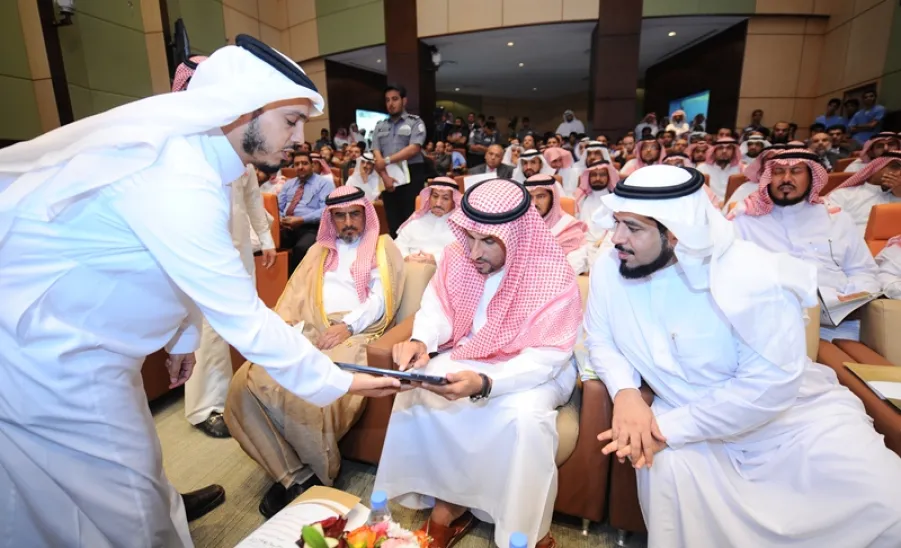 معالي مدير الجامعة يرعى حفل السنة التحضيرية لكليتي الطب البشري و طب الأسنان ويدشن منهج كلية طب الأسنان - 