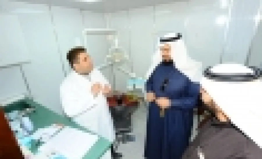 وكيل الجامعة يتفقد العيادات المتنقلة في مهرجان جائزة الملك عبدالعزيز لمزاين الابل. - 