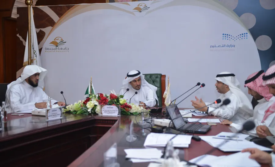 برئاسة معالي مدير الجامعة لجنة التعاملات الإلكترونية بالجامعة تعقد اجتماعها الأول لهذا العام - 