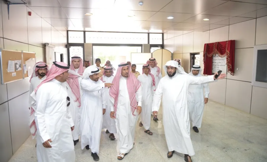 معالي مدير الجامعة يقوم بزيارة تفقدية في مبنى مجمع الطالبات بالمجمعة - 