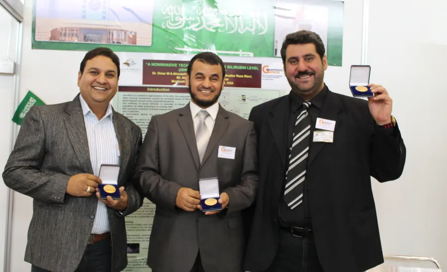 الجامعة تحصل على  الميدالية الذهبية في المعرض الدولي الثاني والأربعين للابتكارات والاختراعات بمدينة جنيف بسويسرا - 