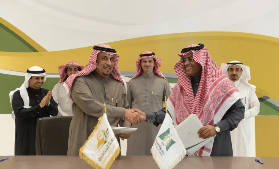 تم خلالها توقيع مذكرة تعاون : مدير جامعة تبوك يزور الجامعة - 