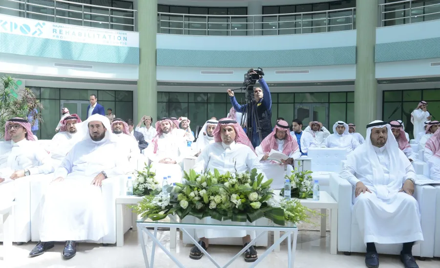 معالي مدير الجامعة يطلق خدمات مركز جامعة المجمعة الدولي لتقنيات التأهيل والأطراف الاصطناعية - 