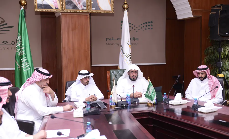 الإدارة العامة للمتابعة تنظم لقاء بين الإدارات الرقابية بالجامعة مع مدير عام فرع هيئة الرقابة والتحقيق بمحافظة المجمعة - 