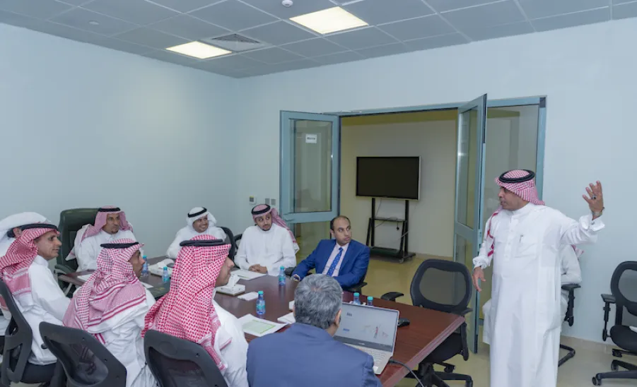 معالي مدير الجامعة يزور عمادة التعليم الإلكتروني والتعلم عن بُعد وعمادة تقنية المعلومات - 