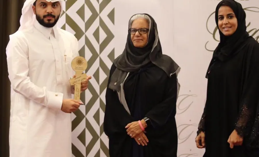 جمعية زهرة تكرم الجامعة على جهودها في حملة الكشف عن سرطان الثدي - 