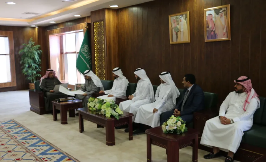 معالي مدير الجامعة يستقبل فريق العمل بعمادة خدمة المجتمع والتعليم المستمر -  