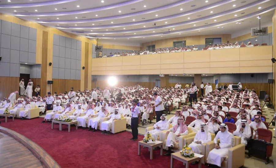 شدد من خلاله على ضرورة الحذر من التيارات الفكرية والدينية المتشددة  : معالي مدير الجامعة يلتقي بالطلاب المستجدين للعام الجامعي 1439 / 1440هـ - 