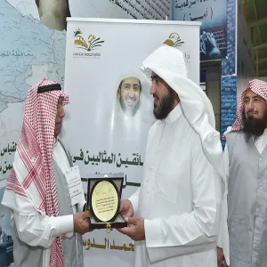 وكيل الجامعة يقوم بزيارةٍ تفقديةٍ للإدارة العامة للخدمات ويدشن عدداً من الخدمات الإلكترونية