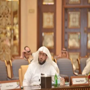 سعادة وكيل الجامعة يشكر مدير الإدارة القانونية