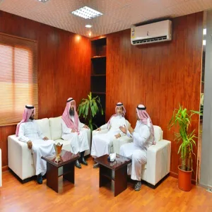 THE UNIVERSITY VICE-RECTOR FOR HIGHER EDUCATION AND SCIENTIFIC RESEARCH RECEIVES SPONSORED STUDENTS OF APPLIED MEDICAL SCIENCE COLLEGE