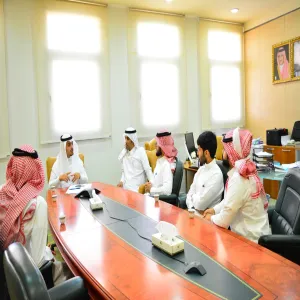 سعادة عميد الكلية في اجتماع مع أعضاء الهيئة الإدارية بنادي ريادة الأعمال