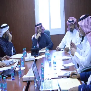 وكيل الجامعة للشؤون التعليمية يناقش مستجدات الدراسة الذاتية للاعتماد المؤسسي