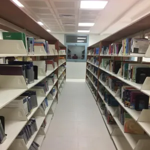 عمادة شؤون المكتبات تنهي نقل المكتبة الطبيه للطالبات الى مبنى الكلية الجديد