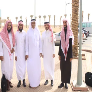 طلاب كلية العلوم الإدارية والإنسانية يشاركون في رحلة لأداء العمرة