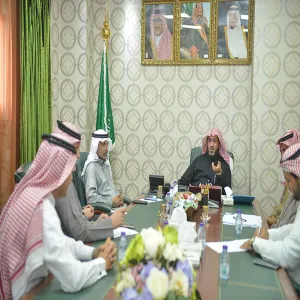 VICE-RECTOR HOLDS A MEETING
