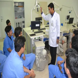 انتظام الدراسة بكلية طب الأسنان