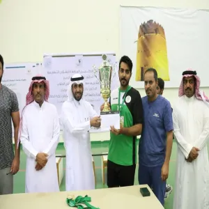 برعاية وكيل الجامعة للشؤون التعليمية   العزم يضفر بكأس بطولة جامعة المجمعة الصيفية الأولى لكرة الطائرة