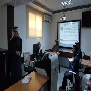 عميد السنة التحضيرية يزور الطلاب الجدد في العمادة