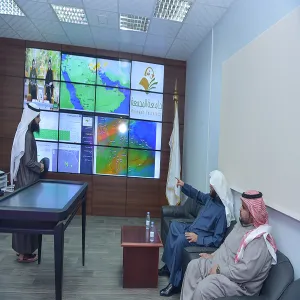 وكيل الجامعة يقوم بزيارة تفقدية لوحدة متابعة التقلبات الجوية
