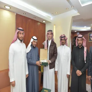 مكتب إدارة المشاريع يطلع سعادة الدكتور محمد بن عبدالله الشايع على نظام إدارة المشاريع البحثية "ابحاث"