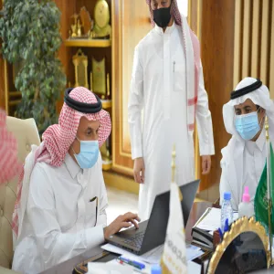 معالي رئيس الجامعة يدشن النسخة الثانية لنظام اللجان