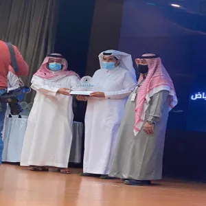 وزارة العمل تكرم الجامعة